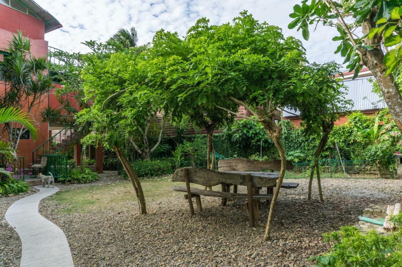 Hangout Beach Resort Caticlan Luaran gambar