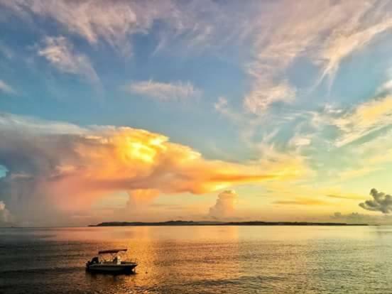 Hangout Beach Resort Caticlan Luaran gambar